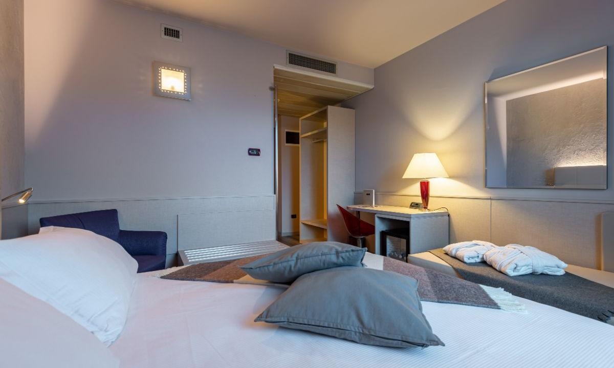 Camera First Hotel Malpensa Somma Lombardo Camera First Hotel Malpensa Somma Lombardo