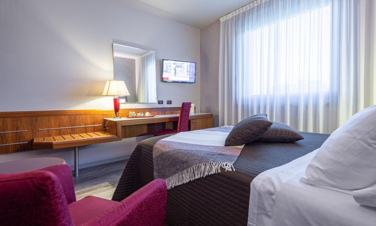 Camera First Hotel Malpensa Somma Lombardo Camera First Hotel Malpensa Somma Lombardo