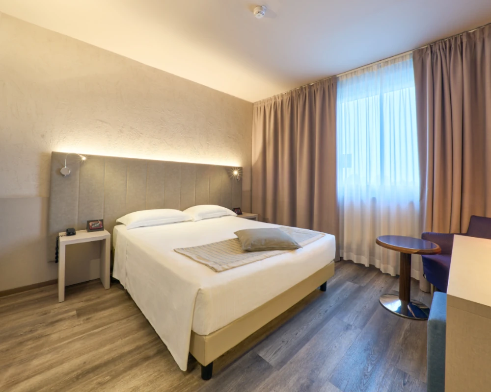 dettaglio camera deluxe First Hotel