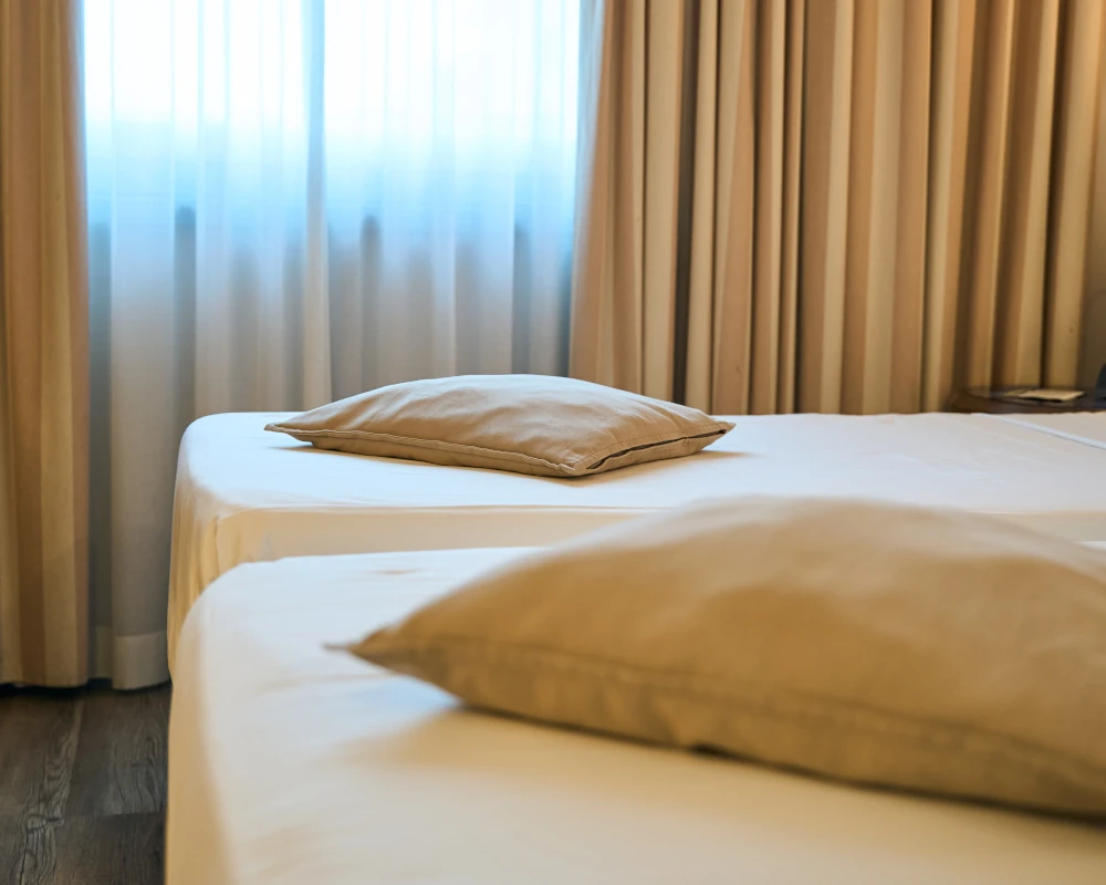 dettaglio letti singoli camera standard First Hotel